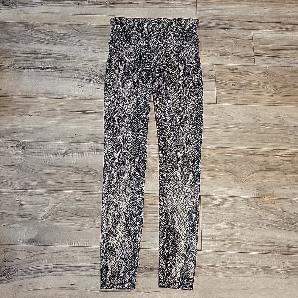 Spanx Leggings Womens Medium‎ Metallic Snake Skin Print Black White High Waist